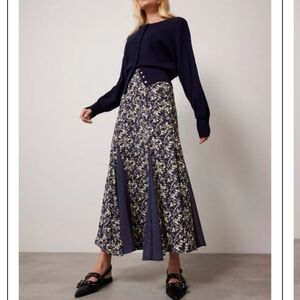 Chic Floral Maxi Skirt in Navy